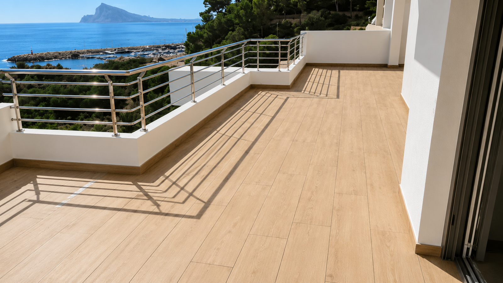 Terraza exterior reformada con jardineras
